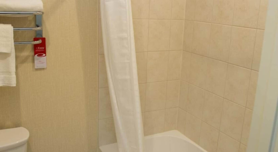 Bathroom 5, Econo Lodge Taber, Division No. 2
