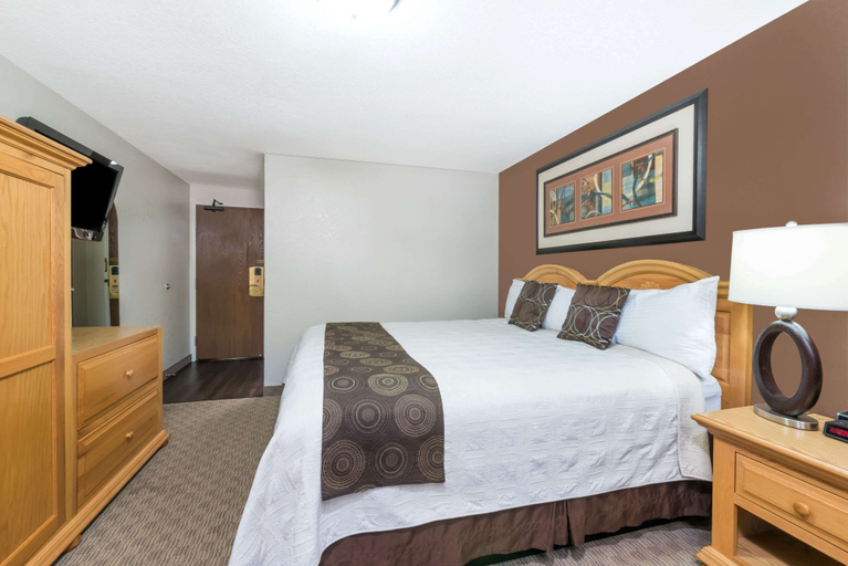 Bedroom 3, Super 8 by Wyndham Deadwood / Black Hills Area, Lawrence
