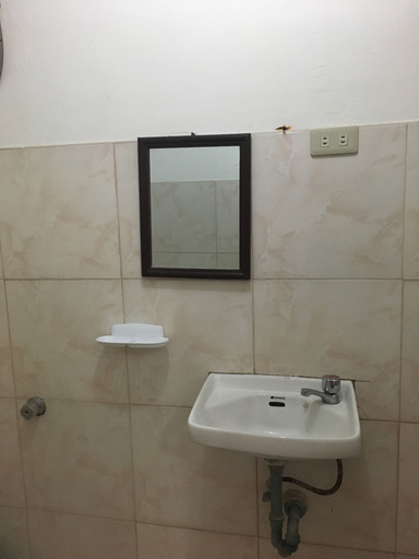 Bathroom 3, New Eve's Kiosk Dive Resort, Moalboal