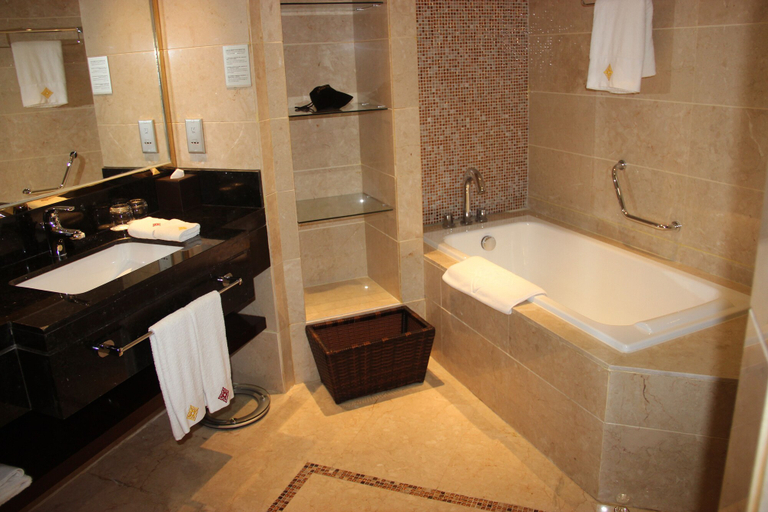 Bathroom 5, Jinling New Town Hotel Nanjing, Nanjing