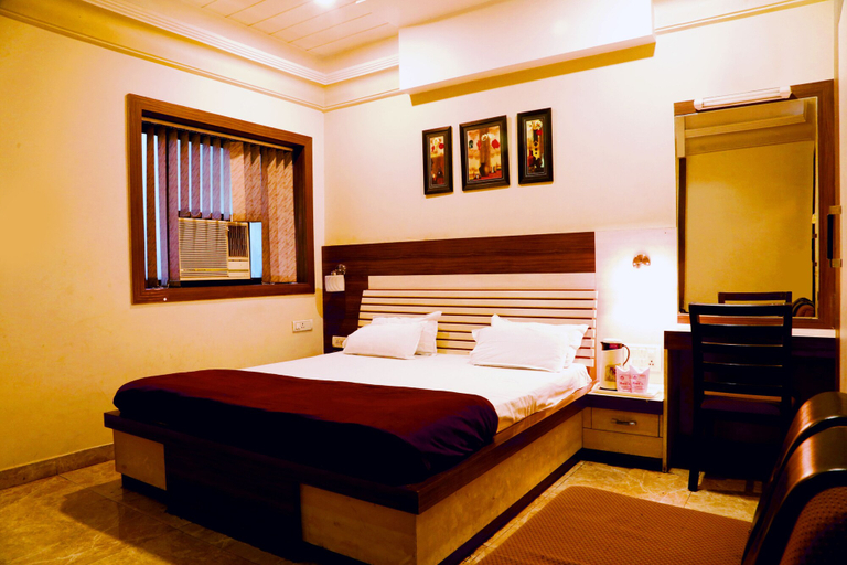 Bedroom 2, Hotel Prayag, Kaushambi