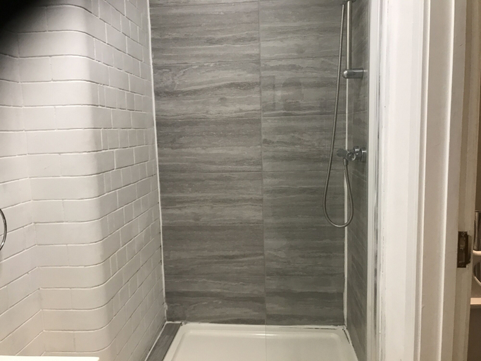 Bathroom 3, Cultural quarter apartments, Leicester