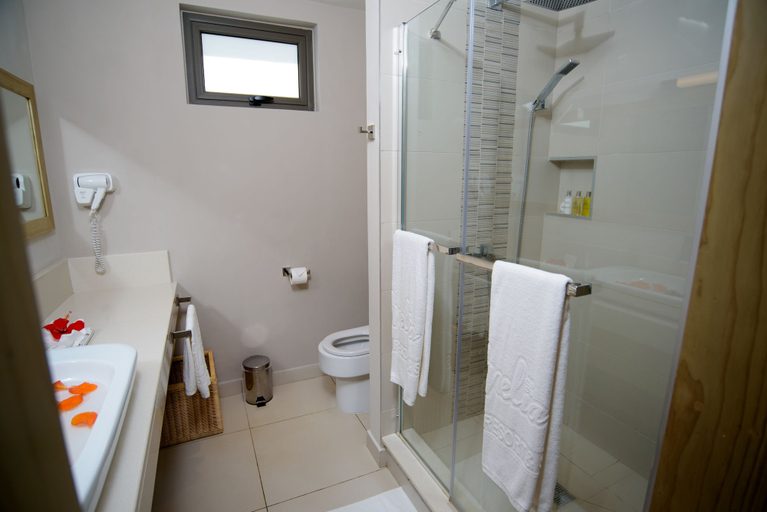 Bathroom 5, Anelia Resort & Spa, Black River
