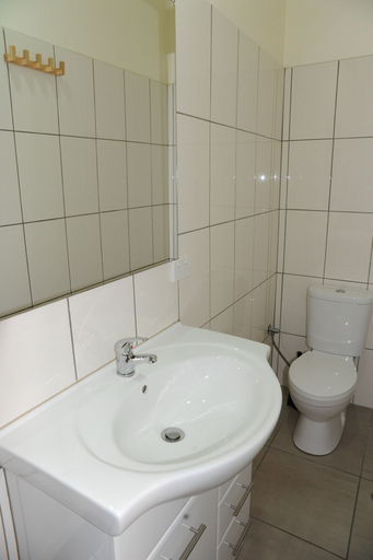Bathroom 3, Norwood House Motel & Reception Centre, Melbourne