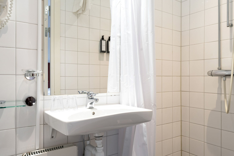 Bathroom 4, Hotel Bishops Arms Kristianstad, Kristianstad