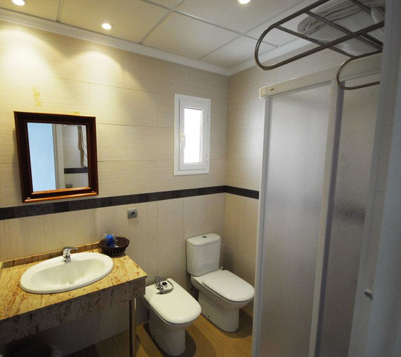 Bathroom 5, Hotel Ampolla Sol, Tarragona