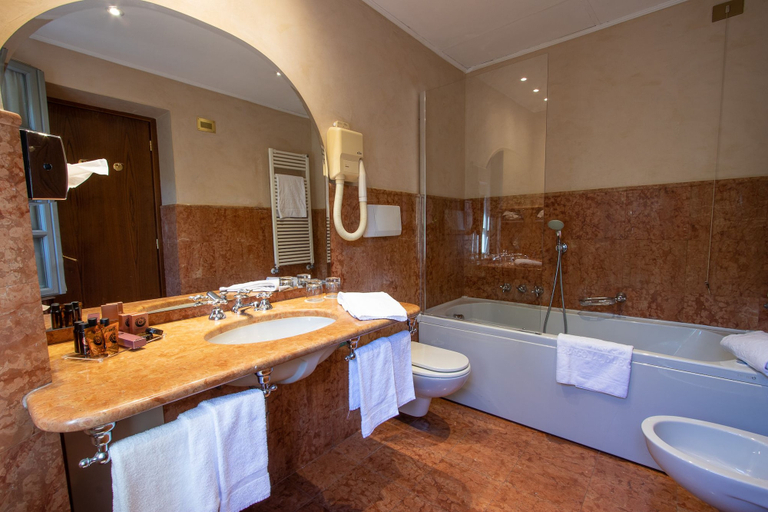 Bathroom 3, Albergo Le Due Corti, Como