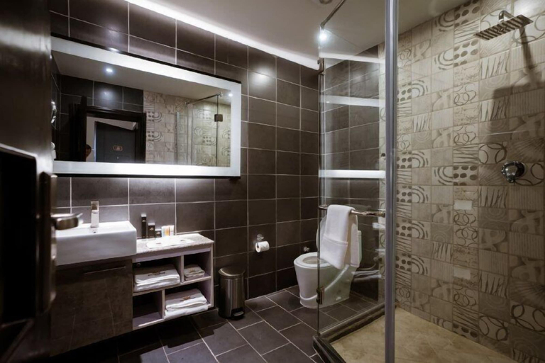 Bathroom 5, Monarch Hotel, Addis Abeba