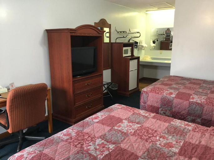 Bedroom 2, Huggy Bear Motel, Huntington