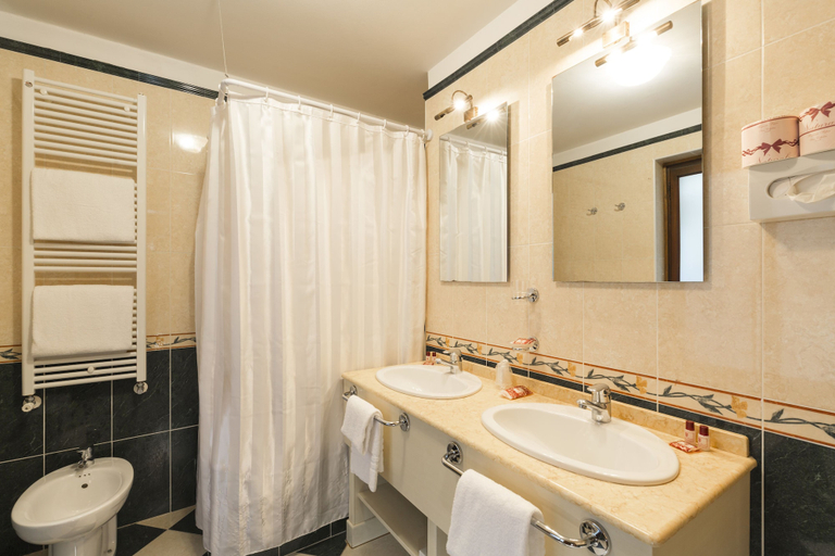 Bathroom 4, Palazzo Guardi, Venezia