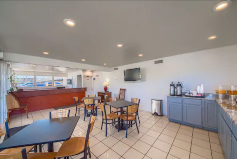 Food & Drinks 5, Americas Best Value Inn Uvalde, Uvalde