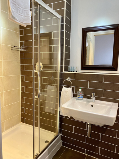 Bathroom 4, Churchill Apartments, York
