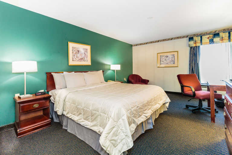 Bedroom 3, The View Inn & Suites, Northampton