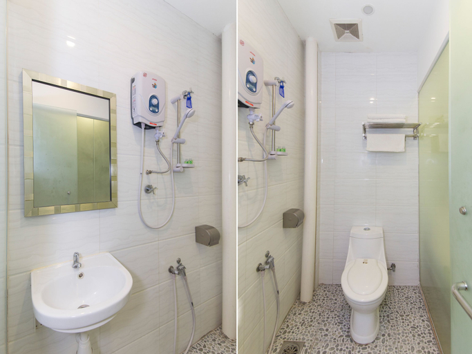 Bathroom 4, Rain Forest Hotel, Kuala Lumpur