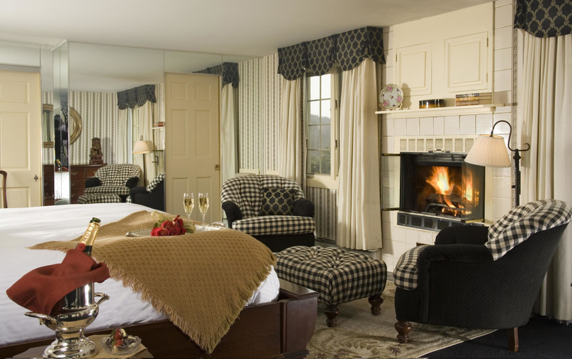 Bedroom 4, The Manor On Golden Pond, Grafton