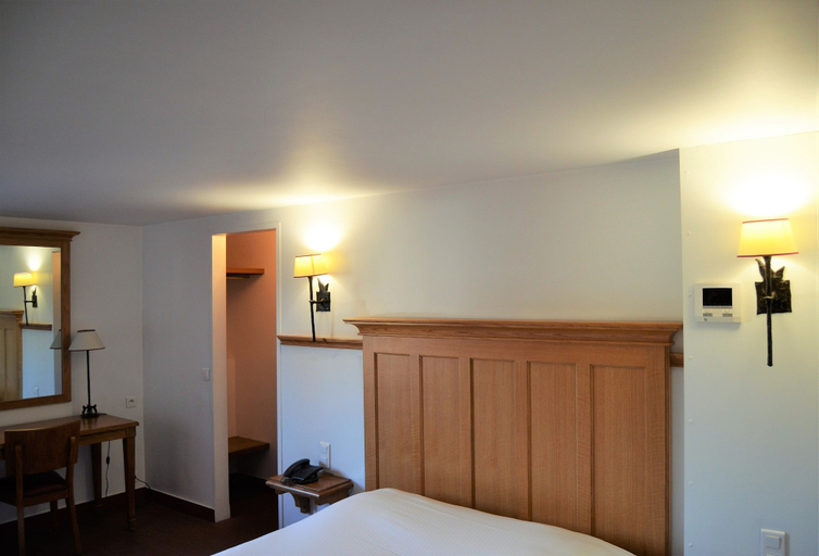 Bedroom 3, Kyriad Chantilly Nord Saint Maximin, Oise