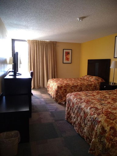 Bedroom 5, Red Carpet Inn, Bibb