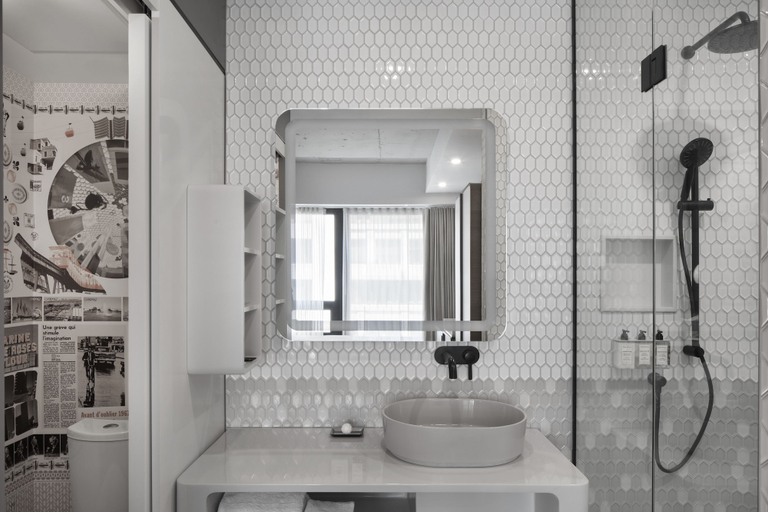 Bathroom 4, Hotel Le Germain Montreal, Montréal