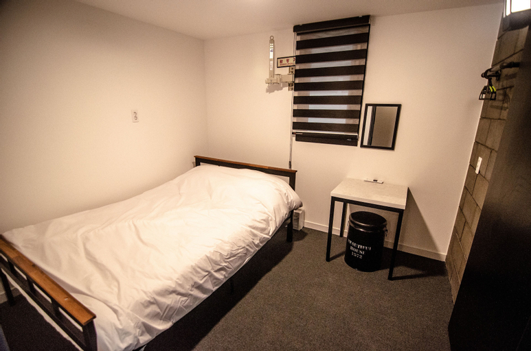 Bedroom 28