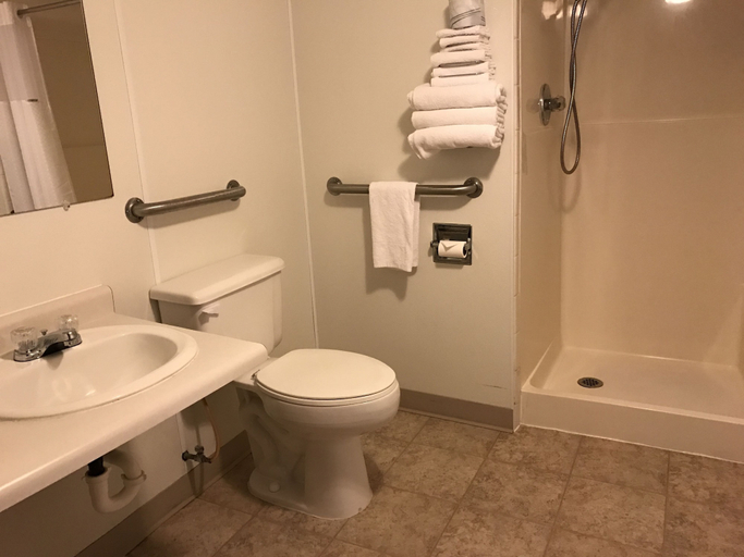 Bathroom 5, Super 8 by Wyndham Redfield, Spink