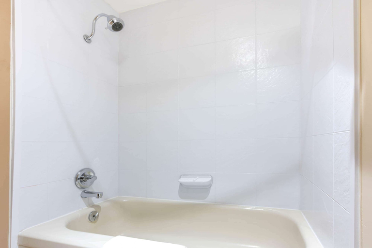 Bathroom 5, Ramada by Wyndham Coquitlam, Greater Vancouver