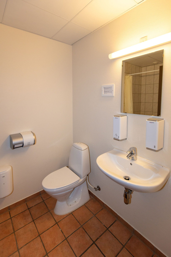 Bathroom 3, Foldens Hotel Annex, Frederikshavn