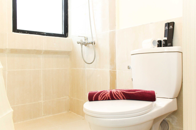 Bathroom 3, Nice And Comfort 2Br Apartment At Meikarta, Cikarang
