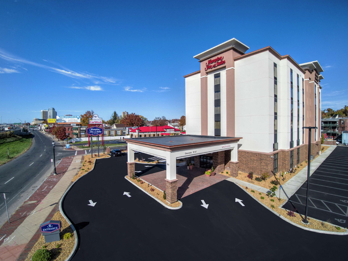 Exterior & Views 2, Hampton Inn & Suites Springfield/Downtown, Hampden