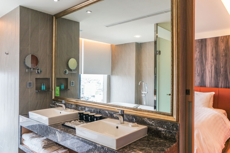 Bathroom 3, FX Hotel Tainan MinSheng Road Branch, Tainan