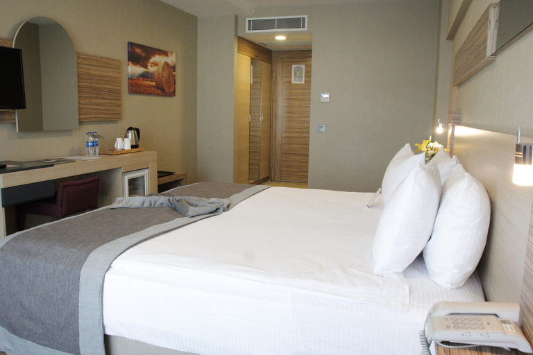 Bedroom 4, Greymark Hotel, Konak