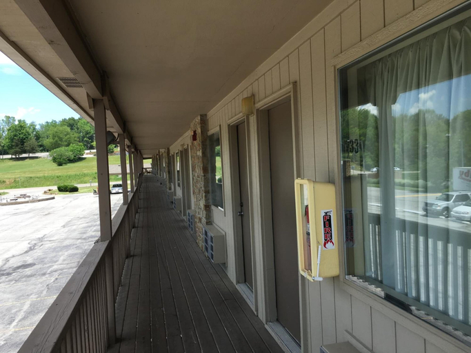 Exterior & Views 2, Salt Creek Inn, Brown