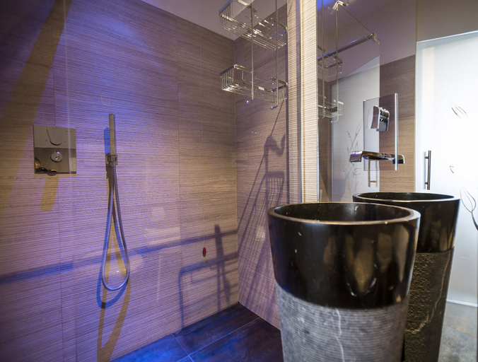 Bathroom 5, Hotel Capri, Verona