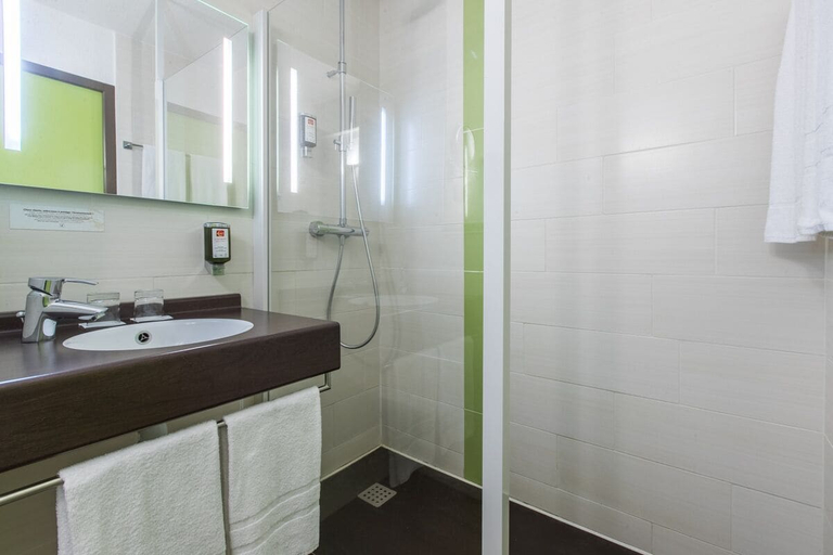 Bathroom 3, LOGIS HOTEL RESTAURANT SOLENCA, Gers