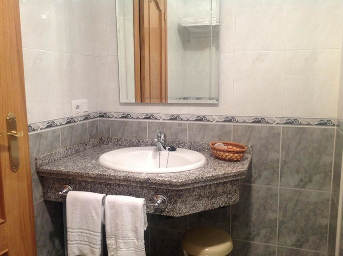 Bathroom 4, Hostal San Froilan, León