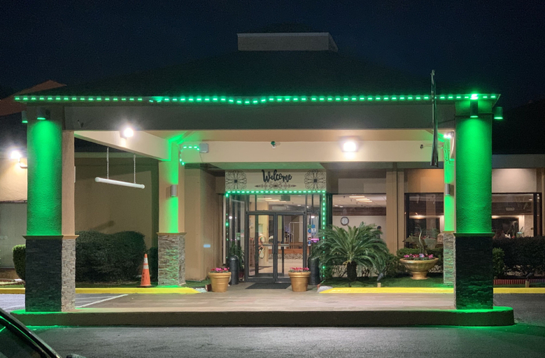 Exterior & Views 2, Quality Inn & Suites Pensacola Bayview, Escambia