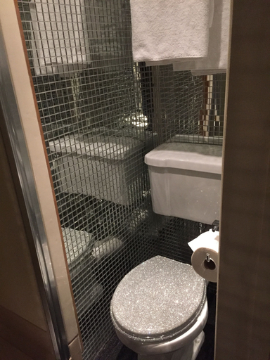 Bathroom 2, The Pavilion Hotel, London