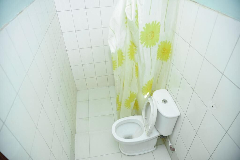Bathroom 2, Royal Crown Kbg Hotel, Kinondoni