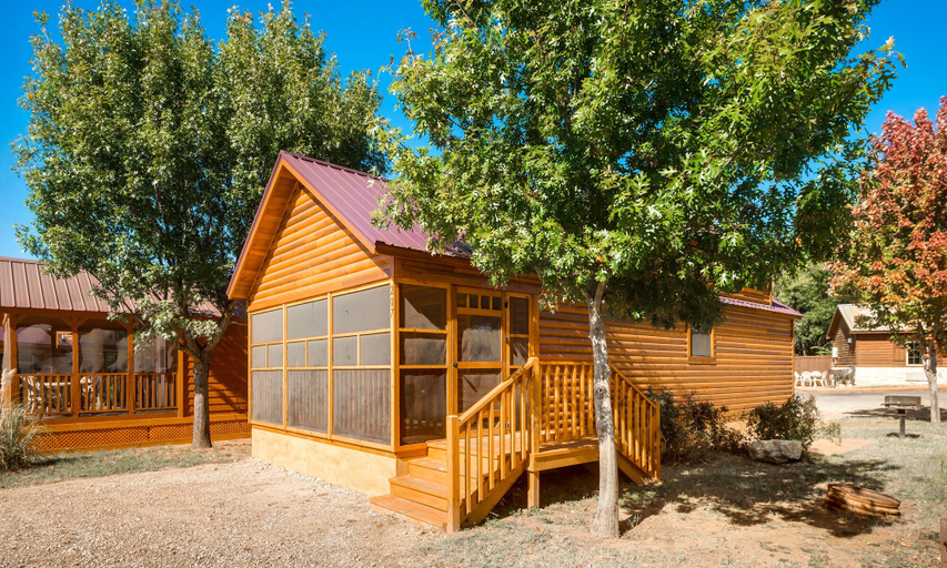 Exterior & Views 2, North Texas Jellystone Park, Johnson