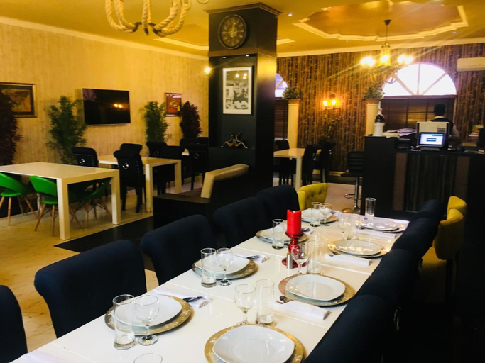 Food & Drinks 5, De Brit Hotel, Ikpoba-Okha