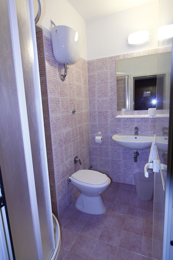 Bathroom 4, Concorde, Rome