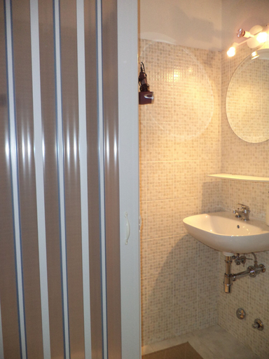 Bathroom 5, Quo Vadis Roma 2, Rome