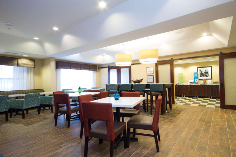 Food & Drinks 5, Hampton Inn Marshall, Calhoun