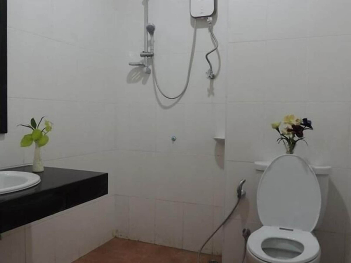 Bathroom 3, Trang Grand Mansion, Muang Trang