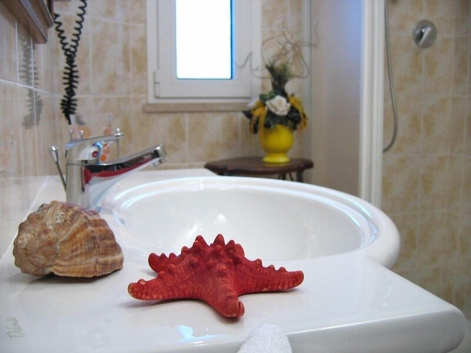 Bathroom 5, Hotel Olimpia, Rimini