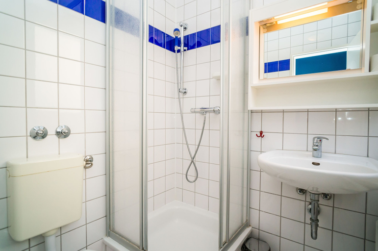 Bathroom 5, Amstel House Hostel Berlin, Berlin