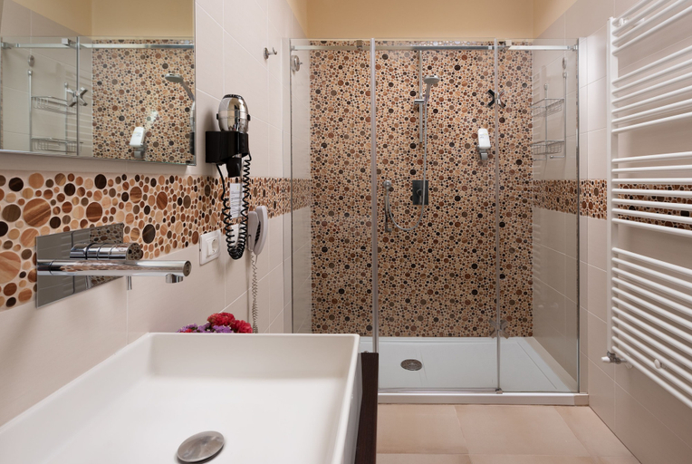 Bathroom 5, Hotel Corsignano, Siena