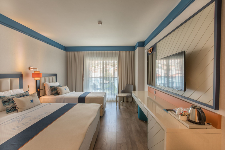 Bedroom 3, Maxeria Blue Didyma Hotel - All Inclusive, Milas
