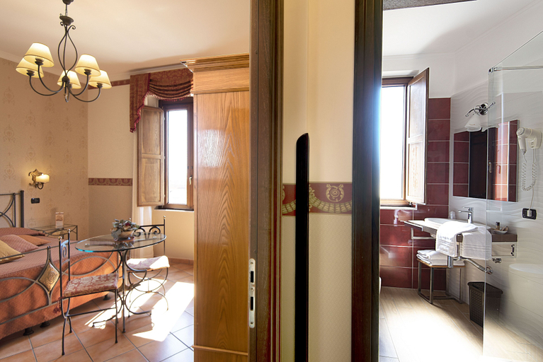 Bathroom 4, Pinto Storey Hotel, Napoli
