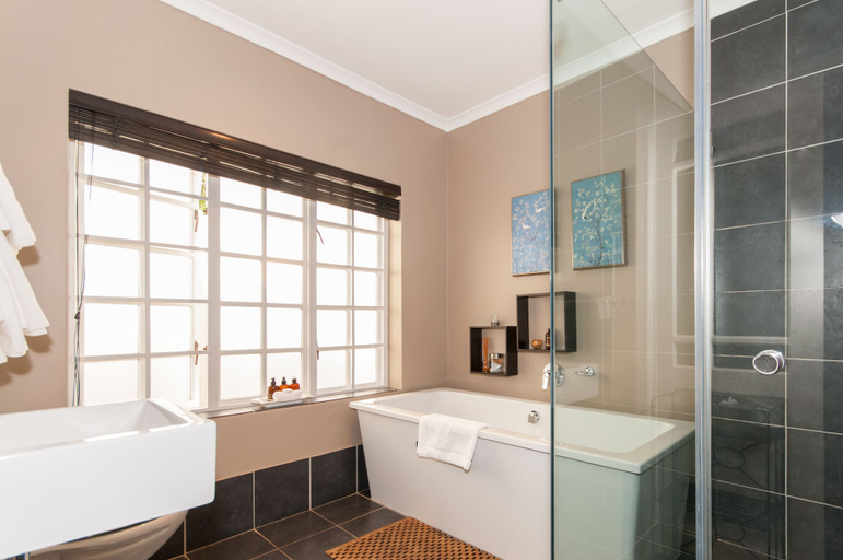 Bathroom 4, Forest Hall Guest House, Nelson Mandela Bay