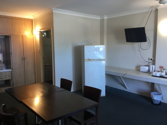 Others 4, Kooyong Hotel, Mackay - Pt A